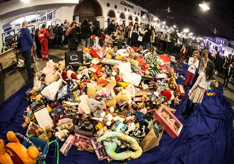 2200 de persoane au donat jucării la concertul caritabil BGS – Bucurie cu o Jucărie