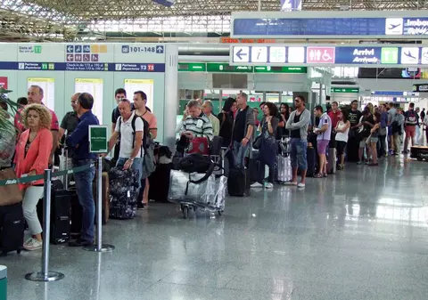 Oficial! Persoanele care merg cu avionul vor figura într-un registru al pasagerilor