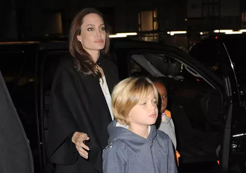 FETIȚA LUI BRAD PITT și a ANGELINEI JOLIE, CA UN BĂIEȚOI: ”Se îmbracă în costum și îi place să fie strigată John”