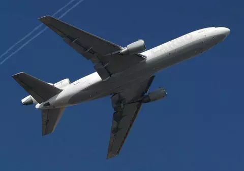 ATERIZARE FORȚATĂ, la Londra!