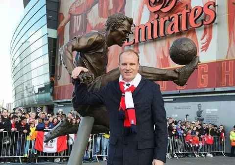 Statuie pentru Dennis Bergkamp! E a doua pentru olandez