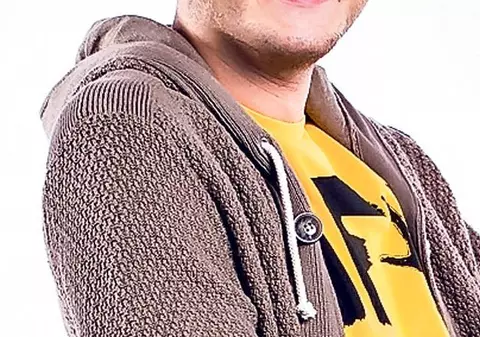 ȘI-A PUS CREMĂ DEPILATOARE PE CAP! Gafa unui PREZENTATOR TV