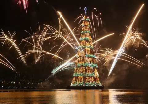 Există bradul perfect? Iată cum arată brazii de Crăciun din marile ORAȘE ale lumii! | FOTO