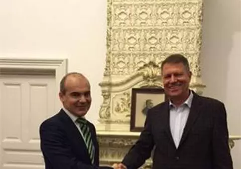 Cadoul NOSTRU de CRĂCIUN! O poză cu soția SEXY a lui Rareș Bogdan!