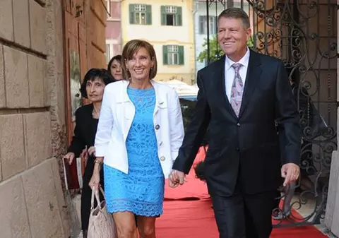 Ce îi învață Carmen Iohannis pe elevii săi! FOTO!