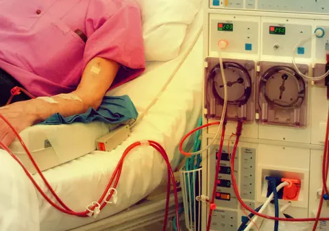 Un bărbat care face dializă, vindecat de COVID-19 după 26 de zile de la internarea în SJU Alba Iulia