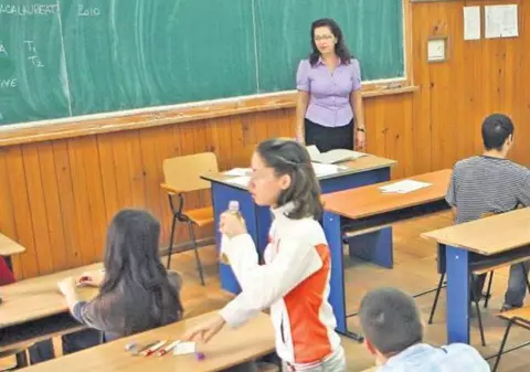 Vești bune pentru elevi! Ce s-ar putea întâmpla cu profesorii