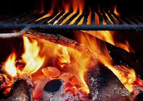 SFATURI DE LA SPECIALIST: CUM SĂ PREPARI UN GRĂTAR SĂNĂTOS ŞI DELICIOS