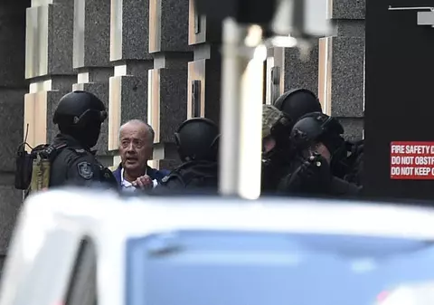 UPDATE. LUARE de OSTATICI într-o CAFENEA din SYDNEY! Ce REVENDICĂ ATACATORUL! | VIDEO