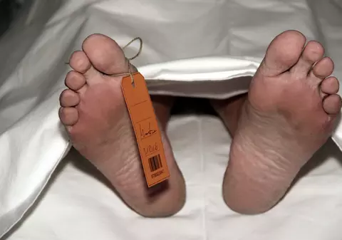 DESCOPERIRE MACABRĂ! Bucăți dintr-un cadavru uman, găsite pe malul unui pârâu, în Cluj