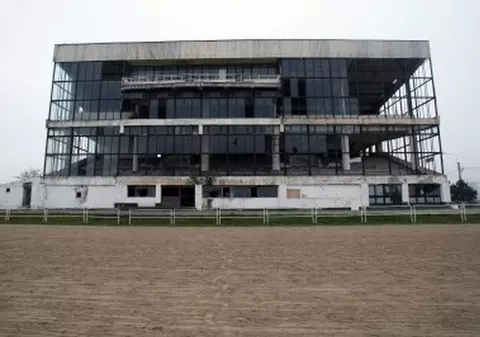 Hipodromul din Ploieşti a devenit istorie. Ploieştenii vor avea cea mai modernă arenă din estul Europei! / FOTO&VIDEO