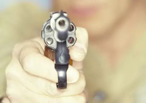 Un BĂRBAT și-a ÎMPUȘCAT soția, apoi s-a SINUCIS. MOTIVUL este pur și simplu INCREDIBIL