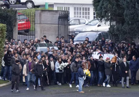 Trei ARESTAȚI în Spania după UCIDEREA unui fan. La funeraliile acestuia a fost puhoi de lume