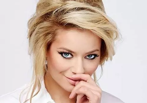 NICI NU ZICI CĂ-I EA! Cum arăta LAURA COSOI, în 2002, când a apărut la ”Fata de la Pagina 5”