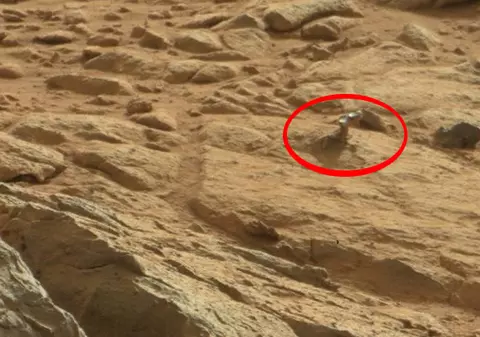 UN SICRIU PE MARTE? Descoperire uluitoare a unui internaut