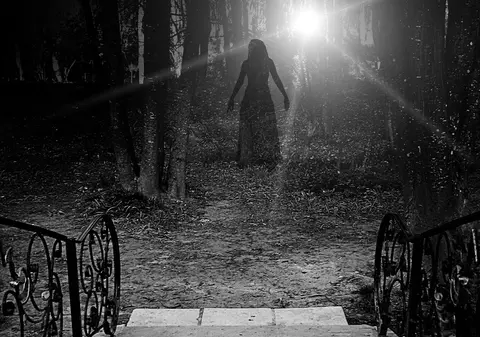 ÎȚI DĂ FIORI! Mama fetei arsă de vie, pe stradă, povestește cum o vizitează spiritul acesteia