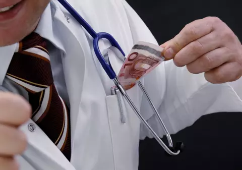 COMISII de ETICĂ în spitale. PACIENȚII pot face RECLAMAȚII dacă li se cere ȘPAGĂ