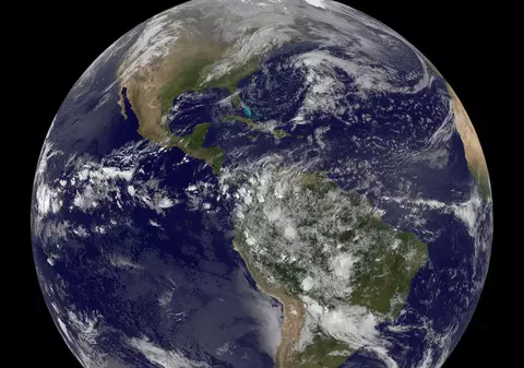 Lucruri neștiute despre Terra! Câte fire de nisip sunt sau cât ți-ar lua daca ai cădea în interiorul planetei până ai ajunge pe partea cealaltă?