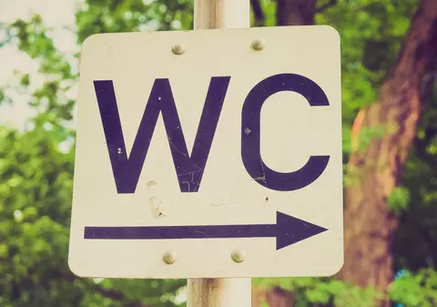 Primăria din Brașov caută şi nu găseşte casieri pentru toaletele publice! Salariile sunt atractive