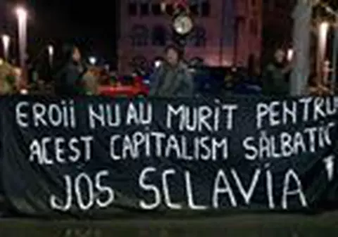 SUTE de revoluţionari comemorează eroii din decembrie 1989. TRAFICUL este BLOCAT la Universitate| FOTO