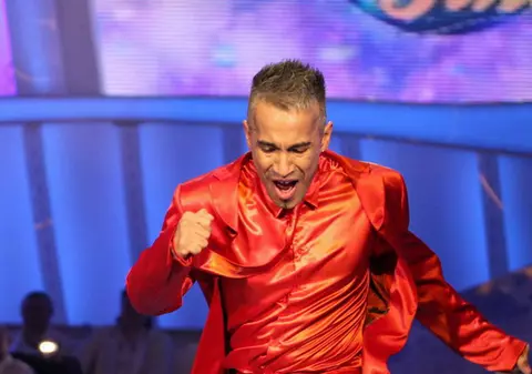 WILMARK, sătul să fie confundat cu lăutarii. "Bine că nu mi se lipesc bancnote pe frunte"