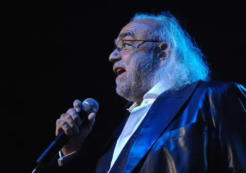 PASIUNEA NEŞTIUTĂ pe care DEMIS ROUSSOS o făcuse pentru O TÂNĂRĂ CÂNTĂREAŢĂ DE LA NOI