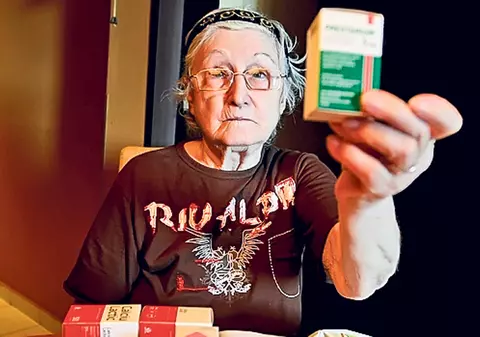 Obligată să-şi cumpere medicamentele gratuite