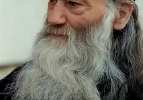 Minune la mormântul părintelui Iustin? Călugării spun că s-au întâmplat lucruri neobişnuite