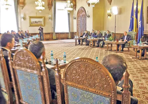 Au trecut de la fotolii la masă