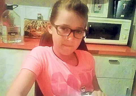 Maria, fetiţa bolnavă de leucemie şi abandonată de mamă pe patul de moarte, a fost înmormântată