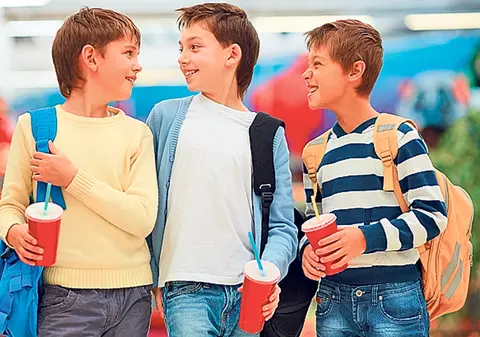 Sănătate cu forţa: copiii nu vor mai putea cumpăra sucuri! Cei care vor încălca legea vor primi amenzi de 100.000 de lei