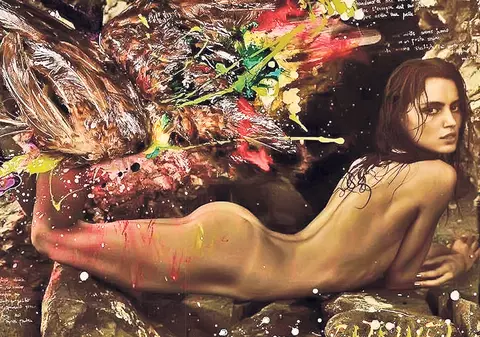 Catrinel Menghia s-a dezbrăcat în numele artei