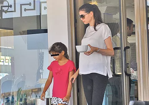 Monica Gabor şi fiica ei, despărţire în lacrimi după vacanţa la munte