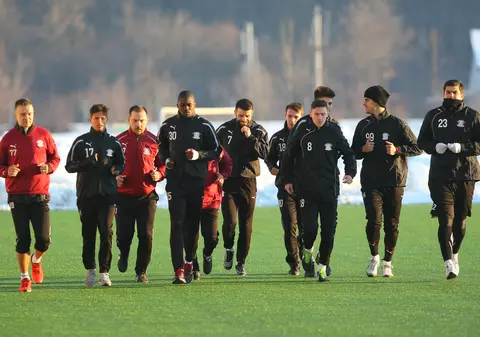 RAPID / 9 oameni la antrenament. Noutăţile ”lanternei” / FOTO&VIDEO 