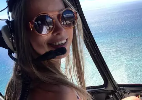 Ocazie unică pentru o cântăreață din România! A privit-o pe Shakira de sus!