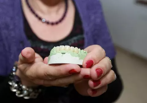 Să mai și râdem... cu BANCURILE ZILEI! Ce se întâmplă când un rabin își uită dinții acasă?