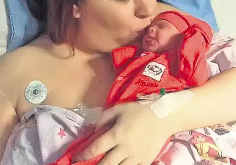 Oana Roman a ajuns cu fiica la Urgență