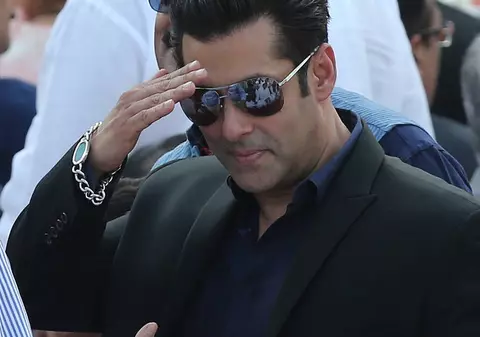 Lui Salman Khan nu-i pasă de pușcărie!  Vezi ce face iubitul Iuliei Vântur în timp ce judecătorii vor să-l închidă