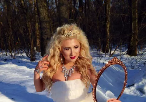 Adora a pozat în Crăiasa Zăpezii la –10 grade în zăpadă