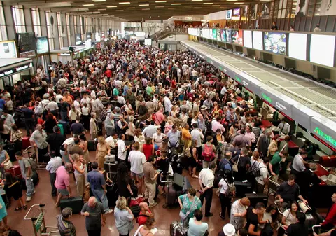 Suspect de terorism, arestat pe un aeroport din Sicilia la o poartă de îmbarcare spre România