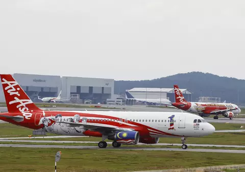 Alte opt cadavre au fost recuperate de la locul prăbușirii avionului Air Asia