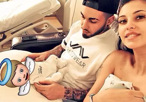 Alex Velea și Antonia s-au RĂZGÂNDIT. Cum își vor BOTEZA copilul