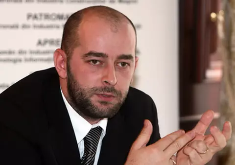 Soluție șoc pentru ieftinirea benzinei: creșterea redevențelor