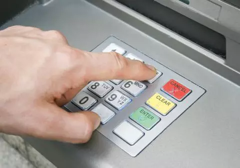 BCR oprește temporar sistemul de carduri