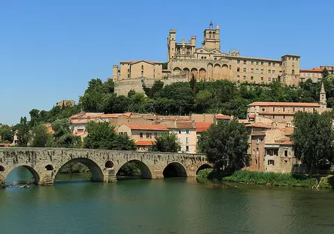 Cinci SUSPECŢI, arestaţi în Franța pentru că plănuiau un atentat terorist 