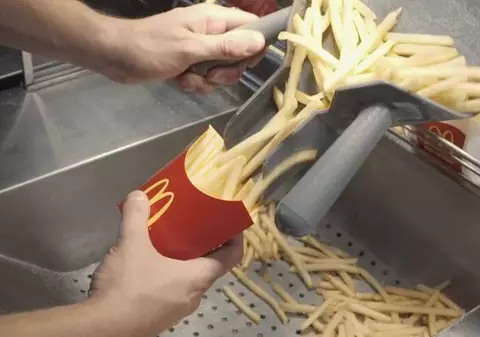 Filmul care răspunde la cea mai GREA întrebare: "Cum sunt făcuţi, de fapt, cartofii prăjiţi de la McDonald's?" | VIDEO