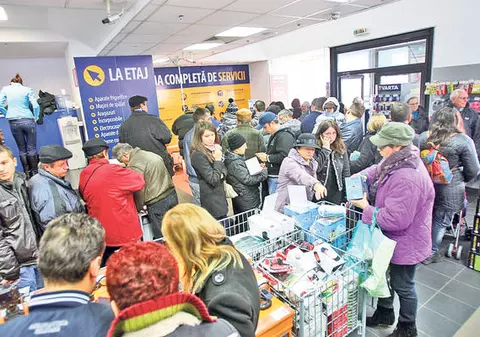 Cât cheltuie românii de Black Friday