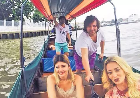 Delia o dă pe filme