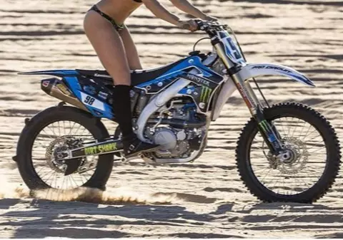 Cel mai FIERBINTE raliu al anului. Fetele frumoase pe motociclete puternice TE LASĂ FĂRĂ GRAI / GALERIE FOTO&VIDEO HOT