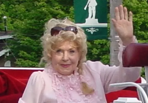 DOLIU la HOLLYWOOD. Celebra ACTRIȚĂ DONNA DOUGLAS a MURIT